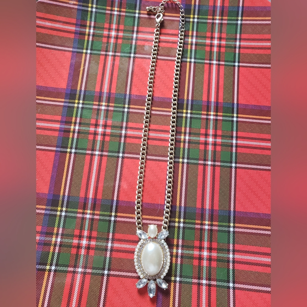 Gold tone metalchain necklace with faux pearl and faux crystal pendant